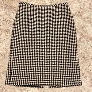 Ann Taylor Loft Pencil SkirtBlack and White Size 8 Houndstooth